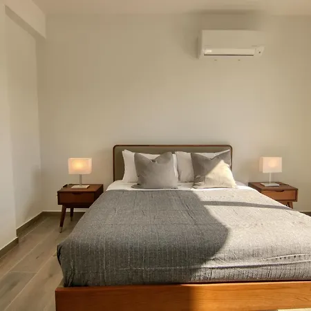 Phaedrus Living Coral Harmony Apartment